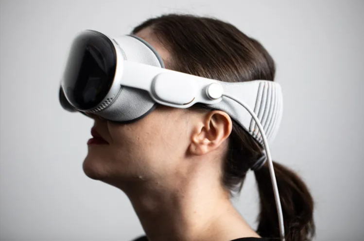 支持通过苹, 景的剧本短, 事直播