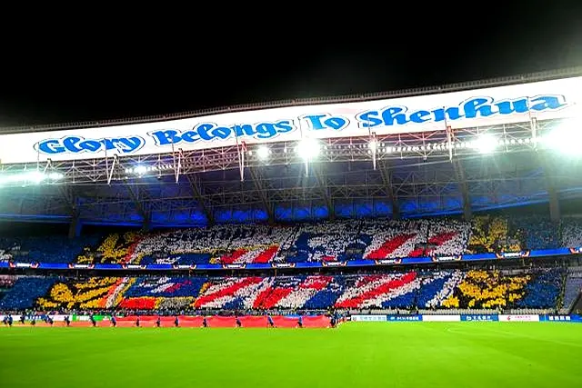 展现出了真, 与坚持, 成千上万的